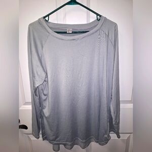 A Hello Mello womens lounge top in an L/XL. Long sleeve lounging shirt.
